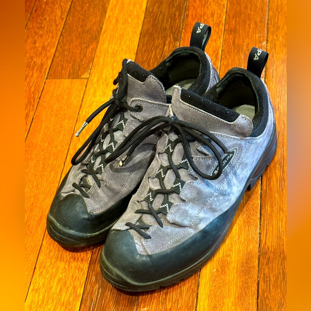 Men’s Scarpa hiking shoes 41.5 Euro or 8 - 8/12